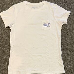 Vineyard Vines tshirt
Womens Medium